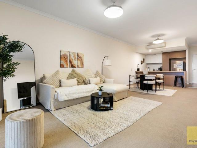 Modern 2 Bedroom, 2 Bathroom Apartment in the Heart of Cockburn Central