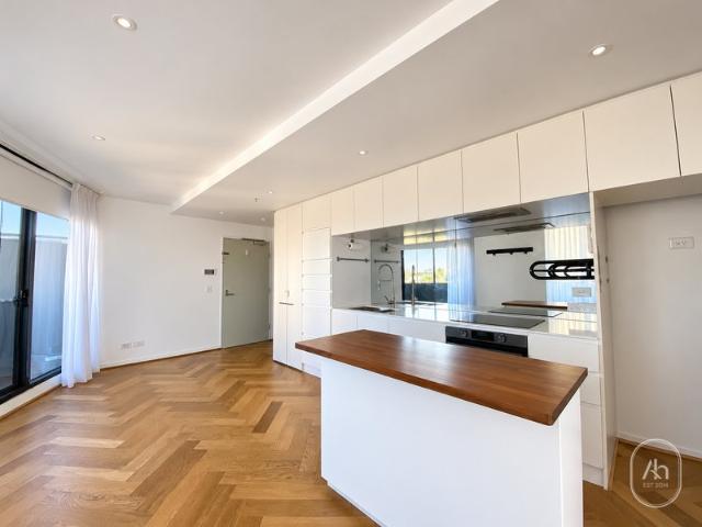 Modern 2 Bedroom, 2 Bathroom Apartment with Car Space in Flemington