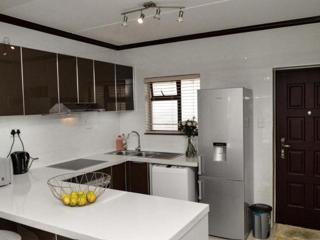 Modern 2 Bedroom, 2 Bathroom Ground Floor Apartment in Cedar Acres Estate, Craigavon