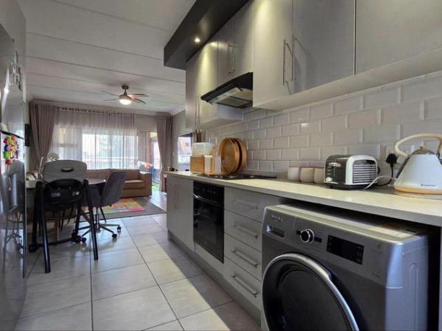 MODERN 2 BEDROOM, 2 BATHROOM FIRST FLOOR APARTMENT TO RENT IN BOKSBURG