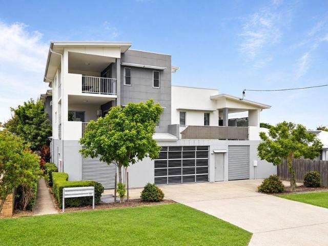 Modern 2 bedroom, 2 bathroom in the heart if Zillmere