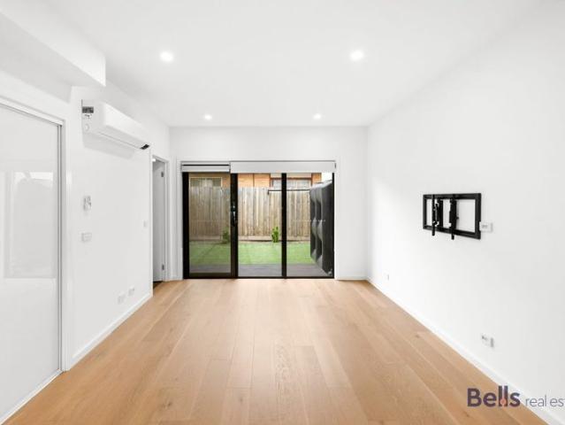 Modern 2 Bedroom, 2 Bathroom Townhouse