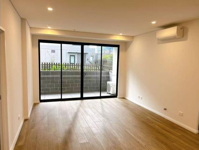 Modern 2 bedrooms apartment for rent 3mins to metro station
