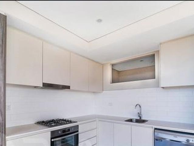 Modern 2 Bedrooms High Level Apartment In Prime Location For Lease!