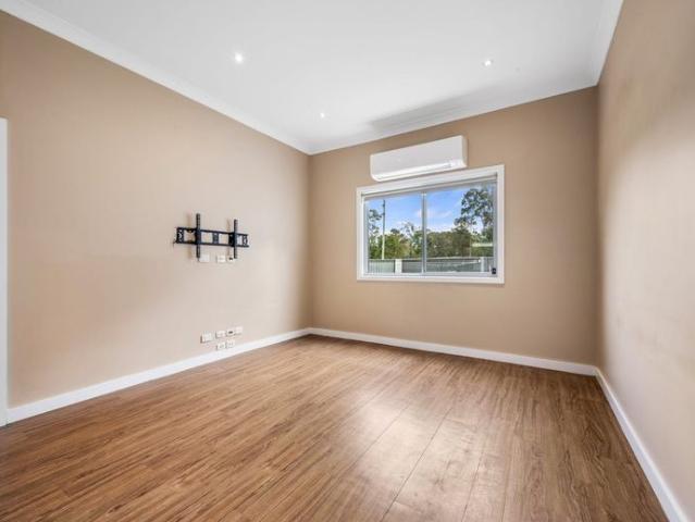 Modern 2 Bedrooms House with car parking *WATER INCLUDED