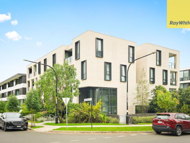 MODERN 2 LEVEL APARTMENT WALK TO METRO AND SHOPS