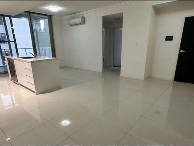 Modern 2 Plus Study Apartment In Prime Location Available For Lease!