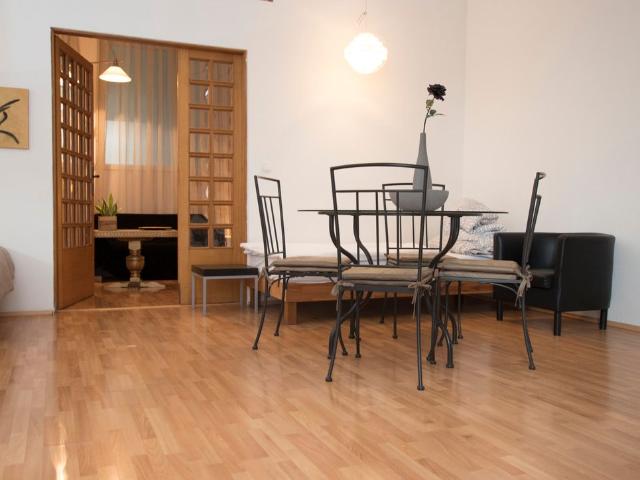 Modern 2 Room Apartment 65 m² – Fully Furnished, Private Parking, No Deposit, Cleaning Service, City Registration!, Mulheim an der Ruhr Amsterdam Apartments for Rent