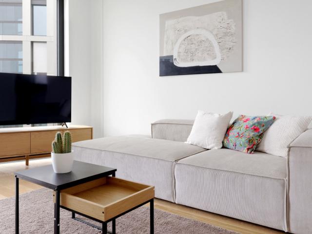 Modern 2 Room Apartment with Main River View and Balcony in Hafenpark Ostend