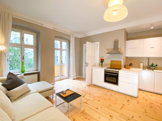 Modern 2 Room Apartment with Balcony in Berlin Pankow
