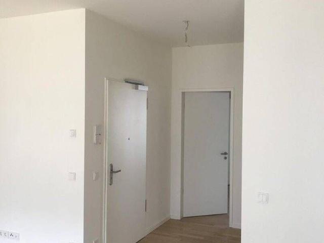 Modern 2 room apartment with balcony in Wasserstadt Mitte 1st floor