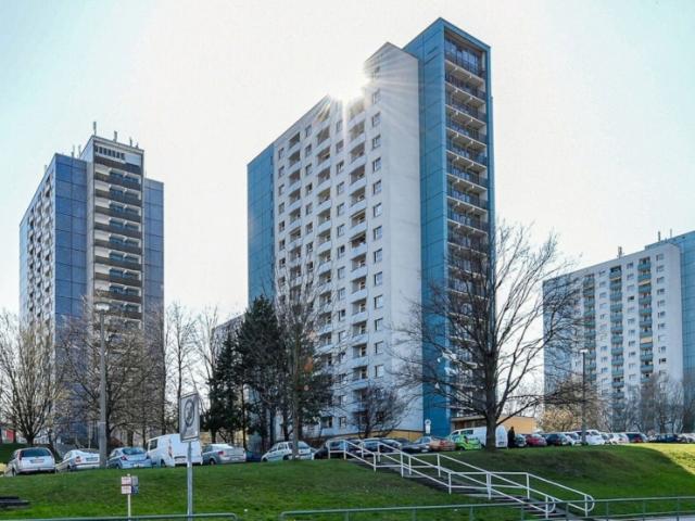 Modern 2 Room Apartment with Fitted Kitchen and Balcony