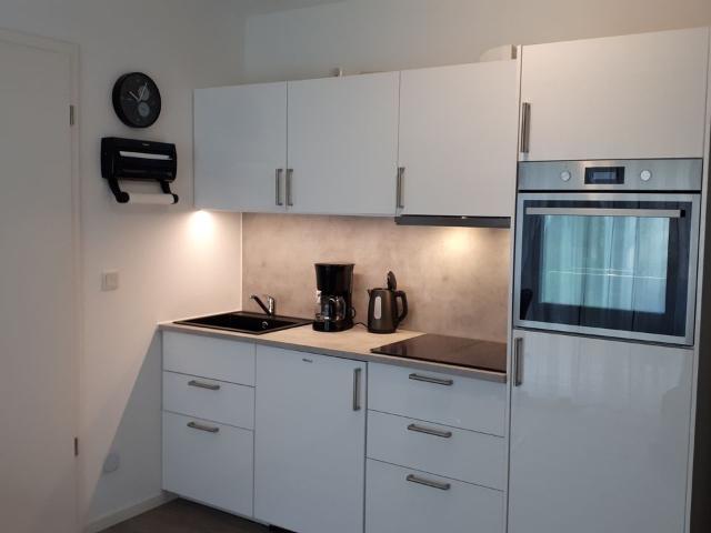 Modern 2 Room Apartment with Terrace, Berlin Amsterdam Apartments for Rent