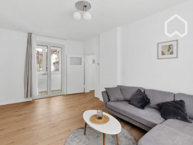 Modern 2 Room Apartment after Renovation with Winter Balcony in Central Düsseldorf, Dusseldorf Amsterdam Apartments for Rent