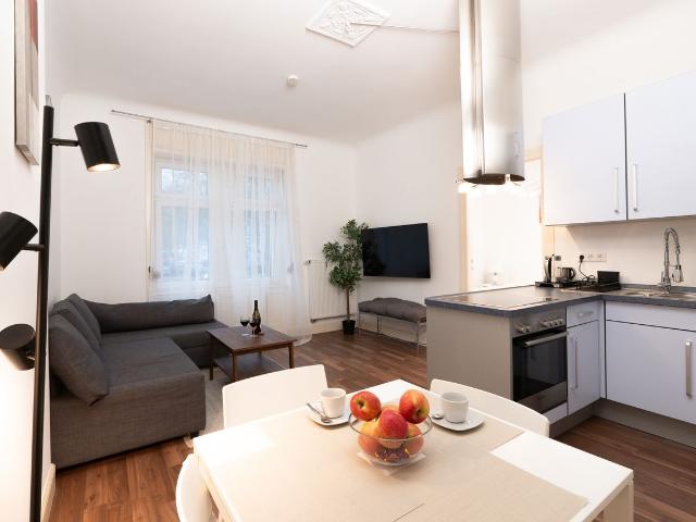 Modern 2 Room Apartment in Prime Location at Elsässer Platz, Wiesbaden, Wiesbaden Amsterdam Apartments for Rent