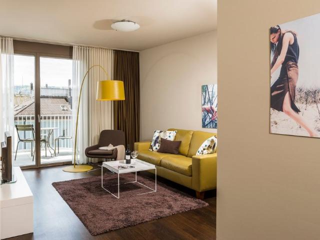 Modern 2 Room Furnished Apartment in Zürich's Prestigious 8008 District