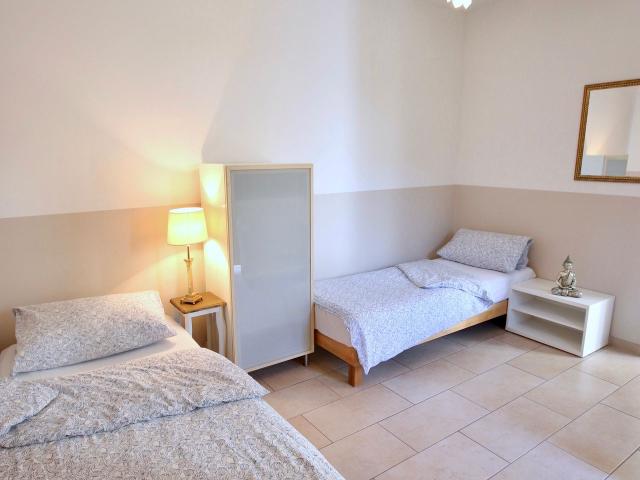 Modern 2 Room Garden Apartment 35 m² – Fully Furnished, No Deposit, Including Cleaning Service & City Registration, Essen Amsterdam Apartments for Rent