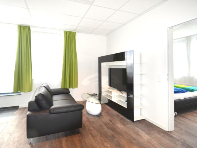 Modern 2 Room Penthouse in Frankfurt Niederrad with Smart TV and Service