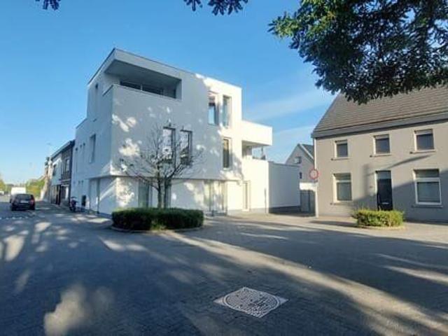 Modern 2 slaapkamer appartement met mooie buitenruimte
