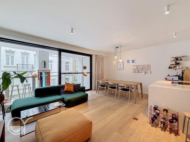 Modern 2 slaapkamerappartement met staanplaats op uitsteken