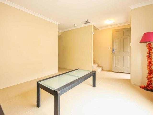 MODERN 2 STOREY TOWNHOUSE
