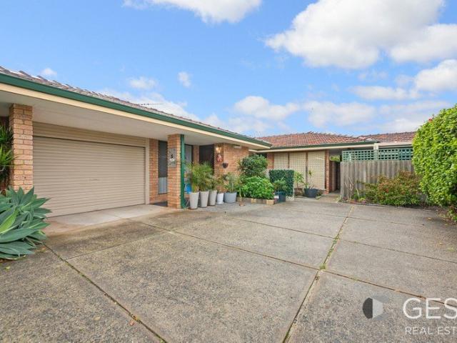 Modern 2bed 1bath Villa. Walking distance to Noranda Train Station!