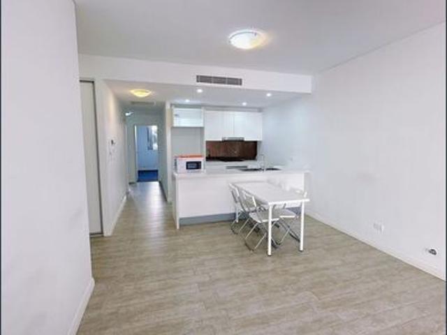 Modern 2Bed + Study Garden Apartment | Walk to Green Square | Direct Bus to UNSW & USYD!
