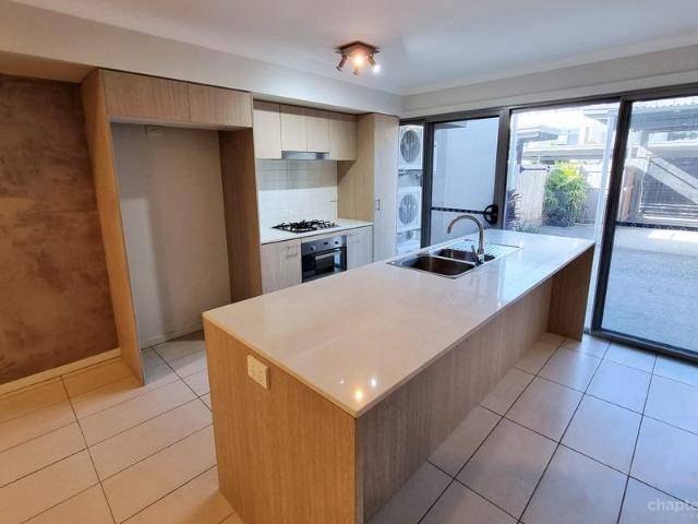 Modern 2bedroom with office townhouse!