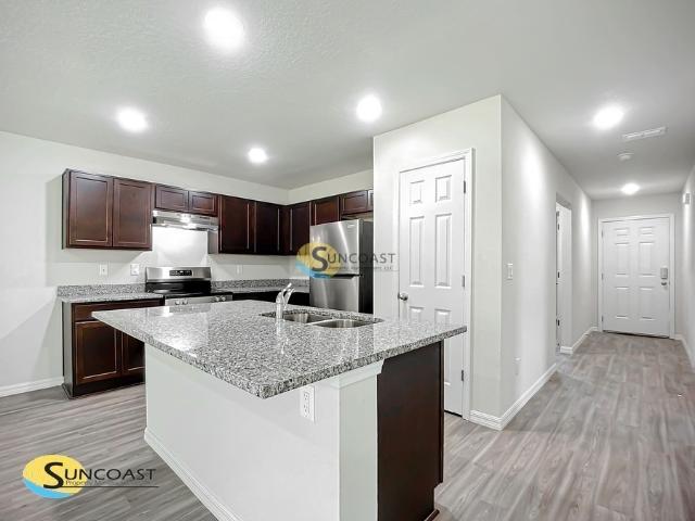 Modern 2BR/2BA Duplex !
