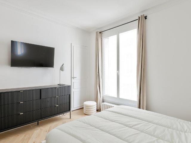 Modern 2BR Apartment with AC near Rue de Passy, Paris Amsterdam Apartments for Rent