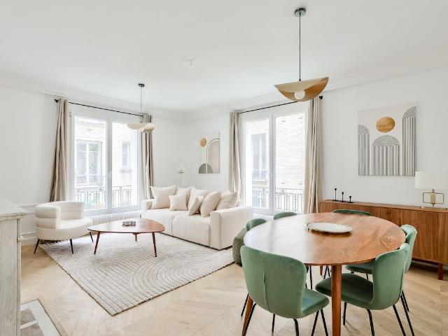 Modern 2BR Apartment with AC near Rue de Passy