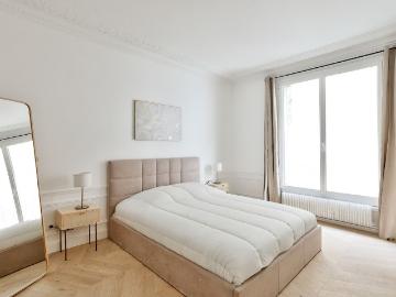 Modern 2BR Apartment with AC near Rue de Passy
