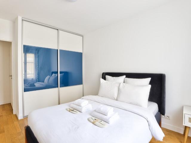 Modern 2BR Apartment with Balcony near La Defense