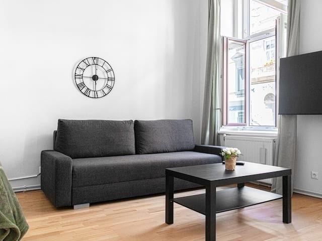 Modern 2BR Apt. Perfect for Long and Short Stays
