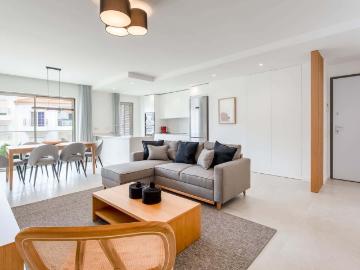 Modern 2BR w/ Rooftop Pool & Parking