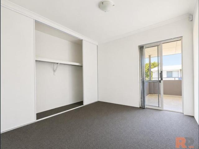 Modern 2x1 Unit in Prime Rockingham Location – Coastal Lifestyle Awaits!