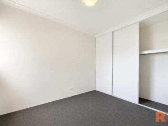 Modern 2x1 Unit in Prime Rockingham Location – Coastal Lifestyle Awaits!