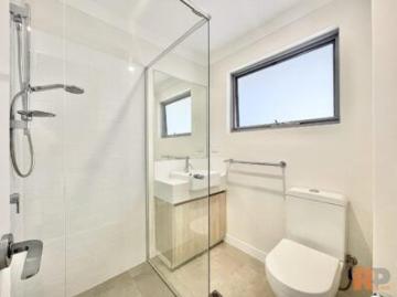 Modern 2x2 Apartment with Contemporary Finishes