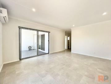Modern 2x2 Apartment with Contemporary Finishes
