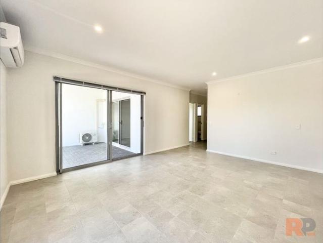 Modern 2x2 Apartment with Contemporary Finishes