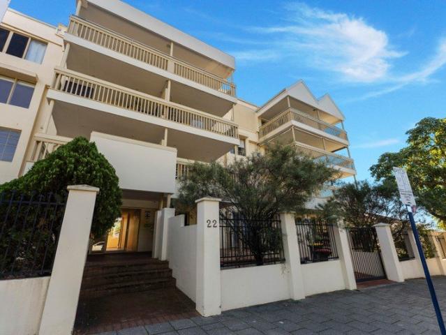 Modern 2x2 Apartment Pool, Balcony & Close to Optus Stadium!