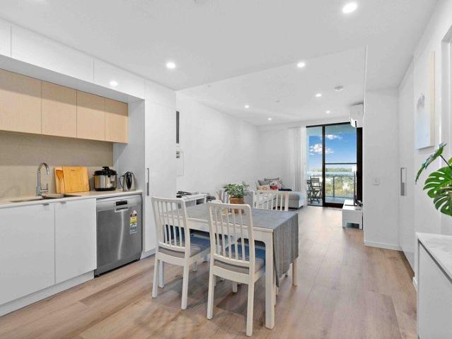 Modern 7th Floor Apartment with Resort Style Facilities