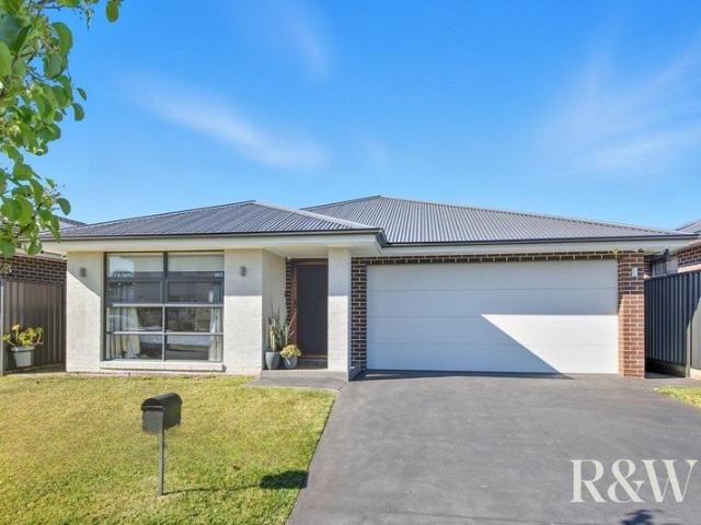 Modern 4/5 Bedroom Home in Spring Farm