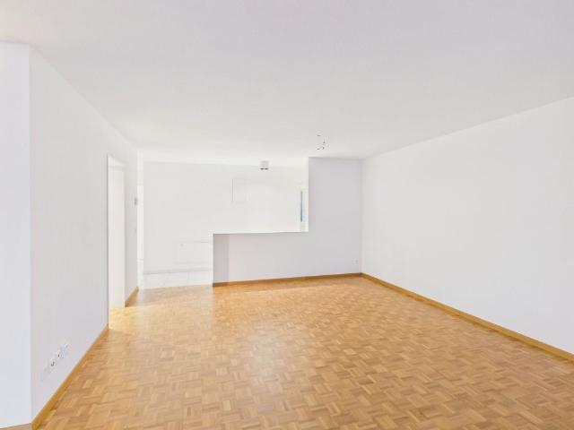Modern 4.5 room apartment with large balcony, ideal for families in Kirchdorf AG