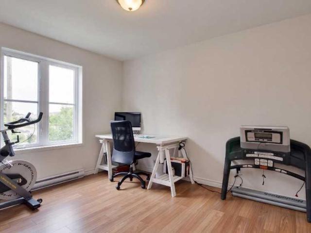 Modern 4 1/2 Brossard Apartment