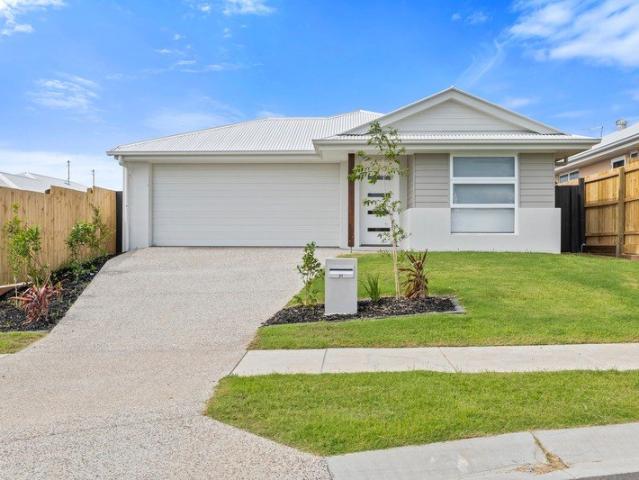 Modern 4 Bed, 2 Bath, Double Garage