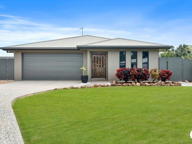 Modern 4 Bed, 2 Bath Family Home on Corner 900m2 in Amaroo Estate!