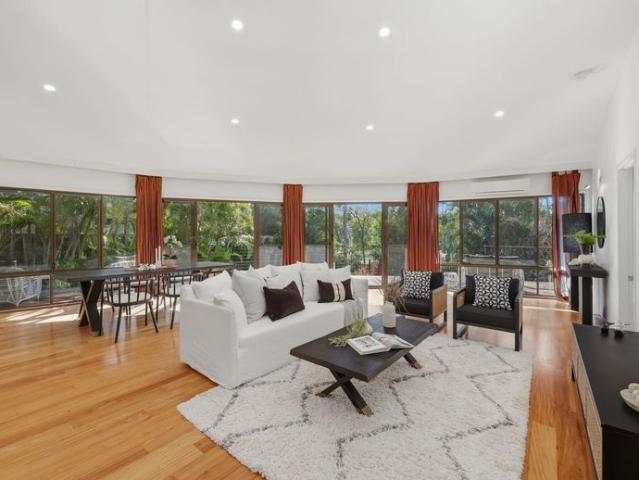 Modern 4 Bed 2 Bath Home Robina!