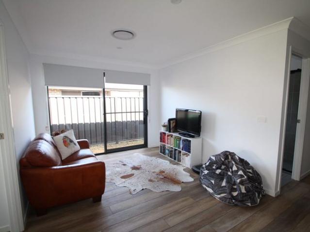 Modern 4 bed FULLY FURNISHED house