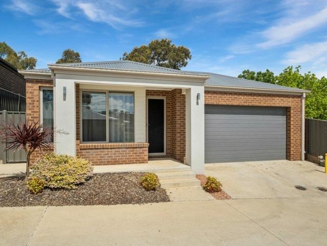 Modern 4 Bed Home, Four Years Young